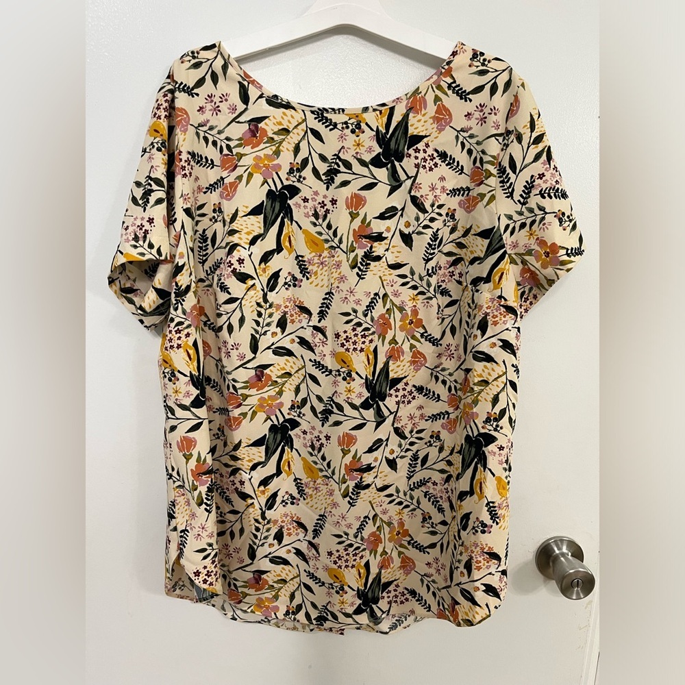 Ava & Viv Cream Floral Short Sleeve Top, size X
